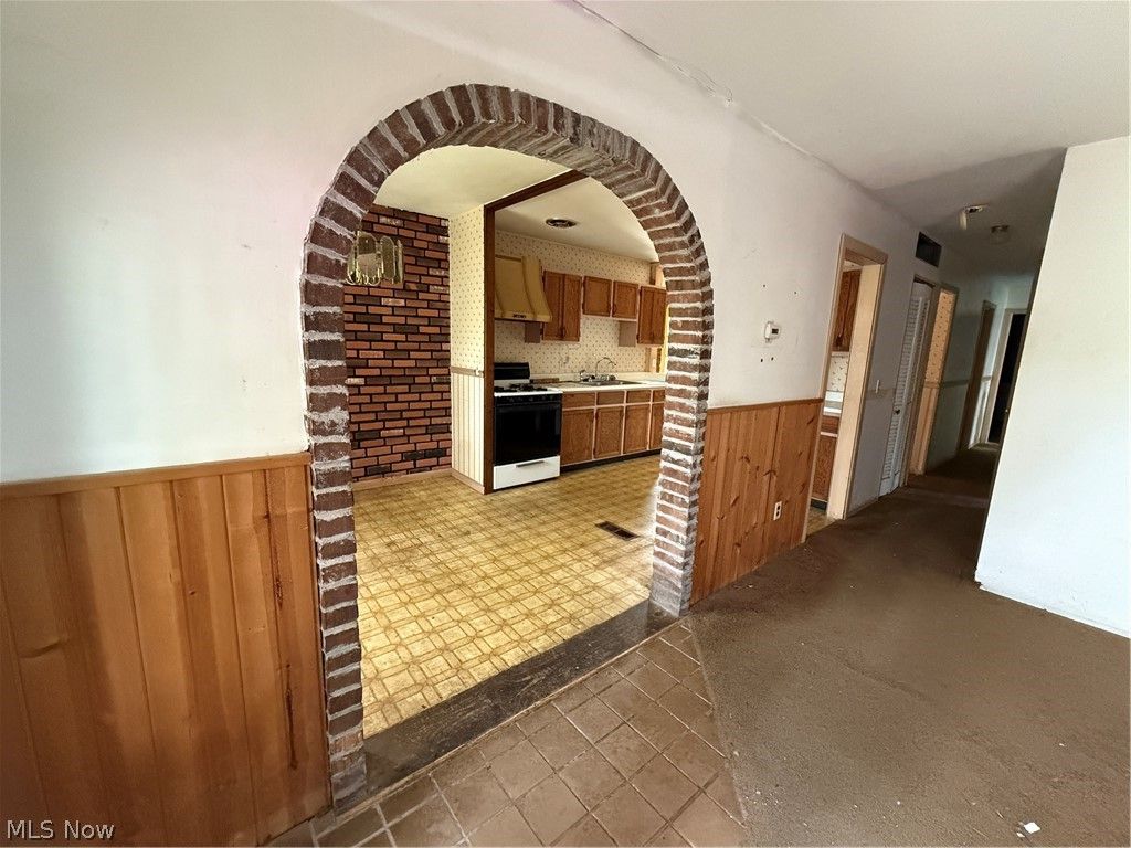 Photo of 7004 Roe Boulevard, Madison, OH 44057 (MLS # 5206354)