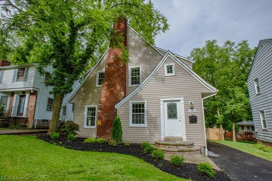 This totally remodeled 3 bedroom colonial boasts of 2100 square feet of open floor plan.  The large first floor consists of a spacious family room with beautiful fireplace, adjoining the family room is a huge dining room, 1st floor laundry area and a beautifully remodeled kitchen including appliances.  For your convenience there is a half bath on the first floor.

The second floor has two enormous bedrooms with built ins and a remodeled bathroom, lots of storage and extra closets.  The basement has been waterproofed, the homes has new windows, new siding, new furnace, new water tank, new plumbing including all new water lines and new electric.  There is also a 3 car garage.



This newly renovated home is ready to move in, all you need is the key.  Great care was taken in the reconstruction of this property including Hardwood Floors throughout the spacious living room and dining room.  Beautiful fireplace is the