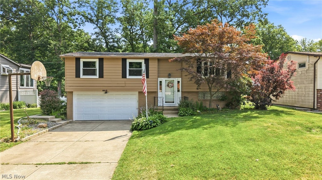 Photo of 805 Trumbull Drive, Niles, OH 44446 (MLS # 5223439)