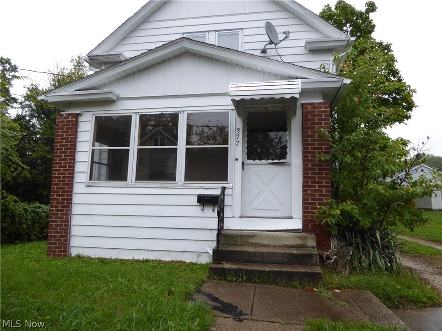 This is absolutely adorable well maintained 2 bedroom cape cod in Robert St. A great first home or investment property. It is Agent Owned. 
Enough space for everything you need. Very nice ceiling at the living room. Tenant occupied. Needs 24-48 hours notice. All reasonable offers considered.