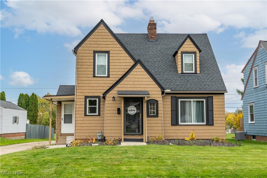 Photo of 2364 Shunk Avenue, Alliance, OH 44601 (MLS # 5181161)