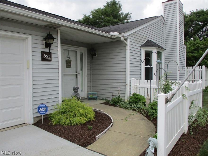 What a find!  Open floor plan all on one floor in desirable Eagles Chase!  Neutral decor throughout.  Great room with fireplace with adjoining diningroom.  Kitchen with new flooring and separate eating area.  All appliances included except refrigerator, including washer, dryer, range, and dishwasher. Large double car garage with heater.  Neighborhood amenities include clubhouse, tennis courts and swimming pool.