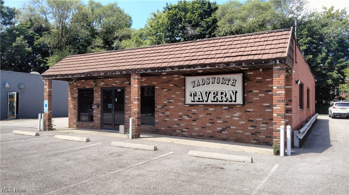 Perfect business or investment opportunity. Building Has plenty of space, Kitchen, public and private restrooms, back patio and yard space. Call or click to schedule your showing today!