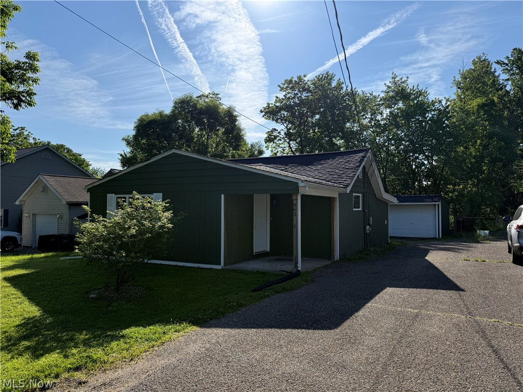 865 East Boulevard