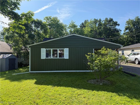 Homes For Sale - 865 East Boulevard<br/> Aurora, OH 44202