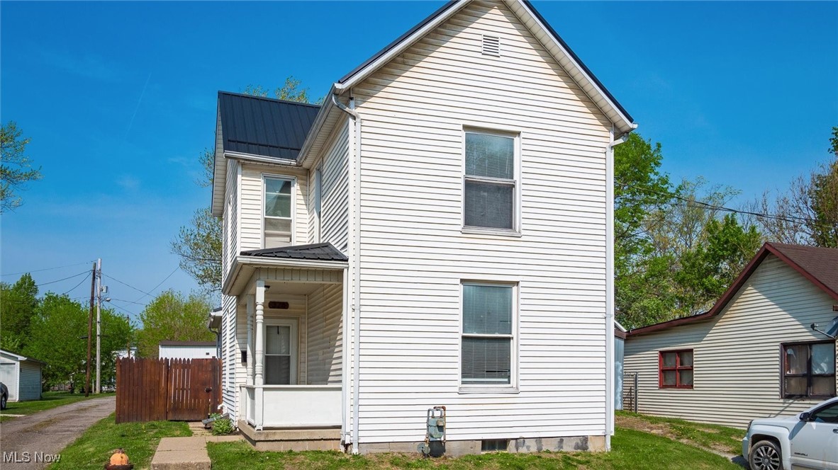 326 S 8th Street, Cambridge, Ohio image 2