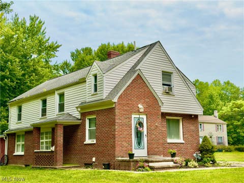 Homes For Sale - 557 North Avenue<br/> Geneva, OH 44041