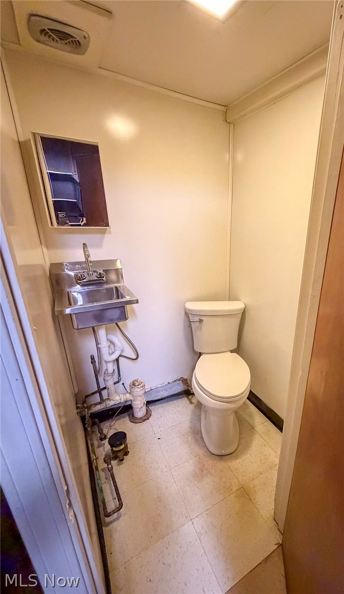 Smiths Add 02 - Commercial Sale
