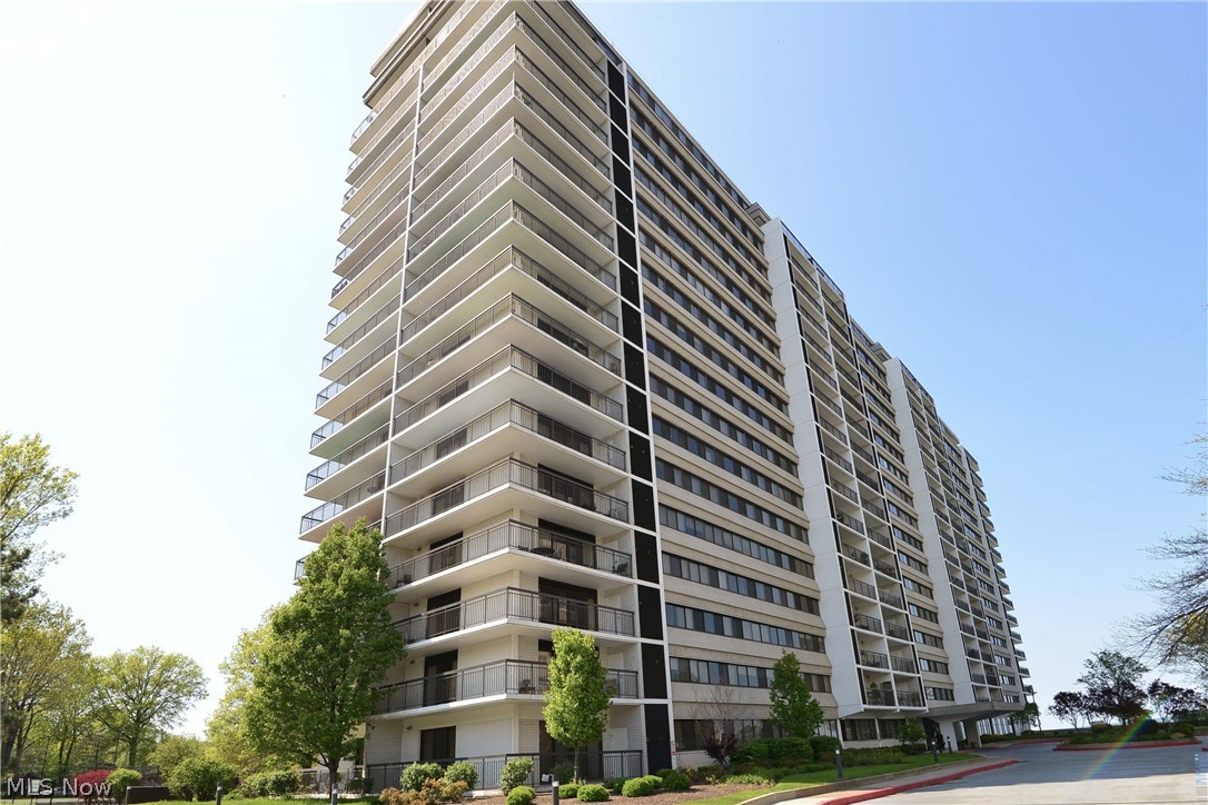 12550 Lake Avenue #607, Lakewood, Ohio image 1