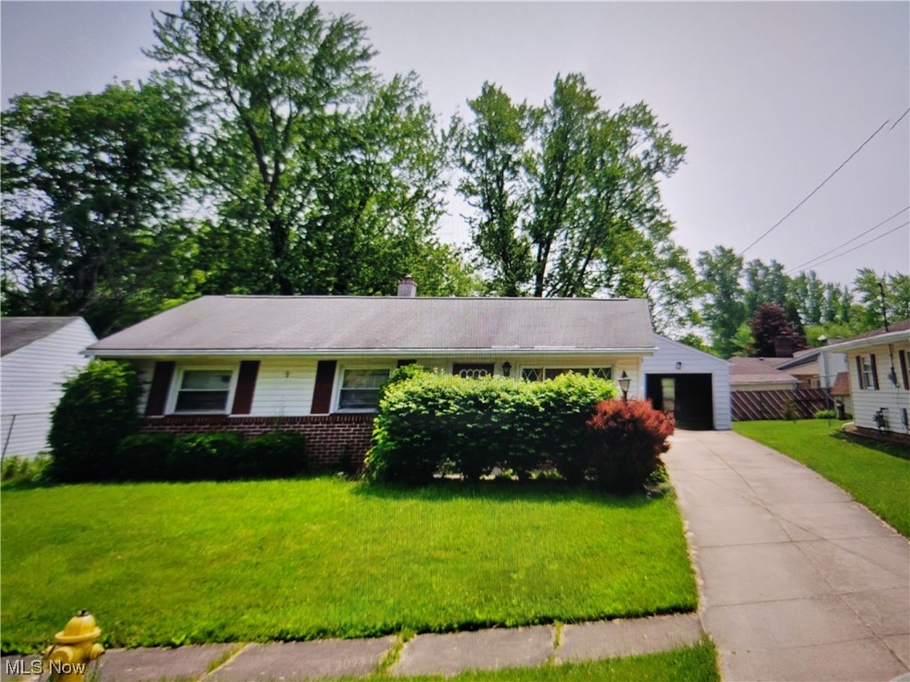 Nice 3 bedrooms, 1 bathroom house with nice floor plan, fresh interior paint. Tenant to pay all utilities and maintain yard. Tenants are encouraged to obtain rental insurance. Welcome Section 8