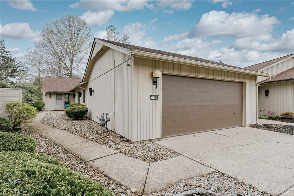 Photo of 22156 Meadowsouth Court, Strongsville, OH 44149 (MLS # 5201993)