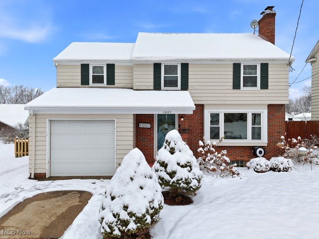 Photo of 1007 27th Street NE, Canton, OH 44714 (MLS # 5175358)