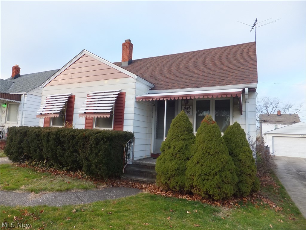 Aluminum Sided Bungalow,3 bedrooms,all appliances stay,updated 100amp electric box,newer furnace,central air and roof,fenced yard,needs tlc make offer