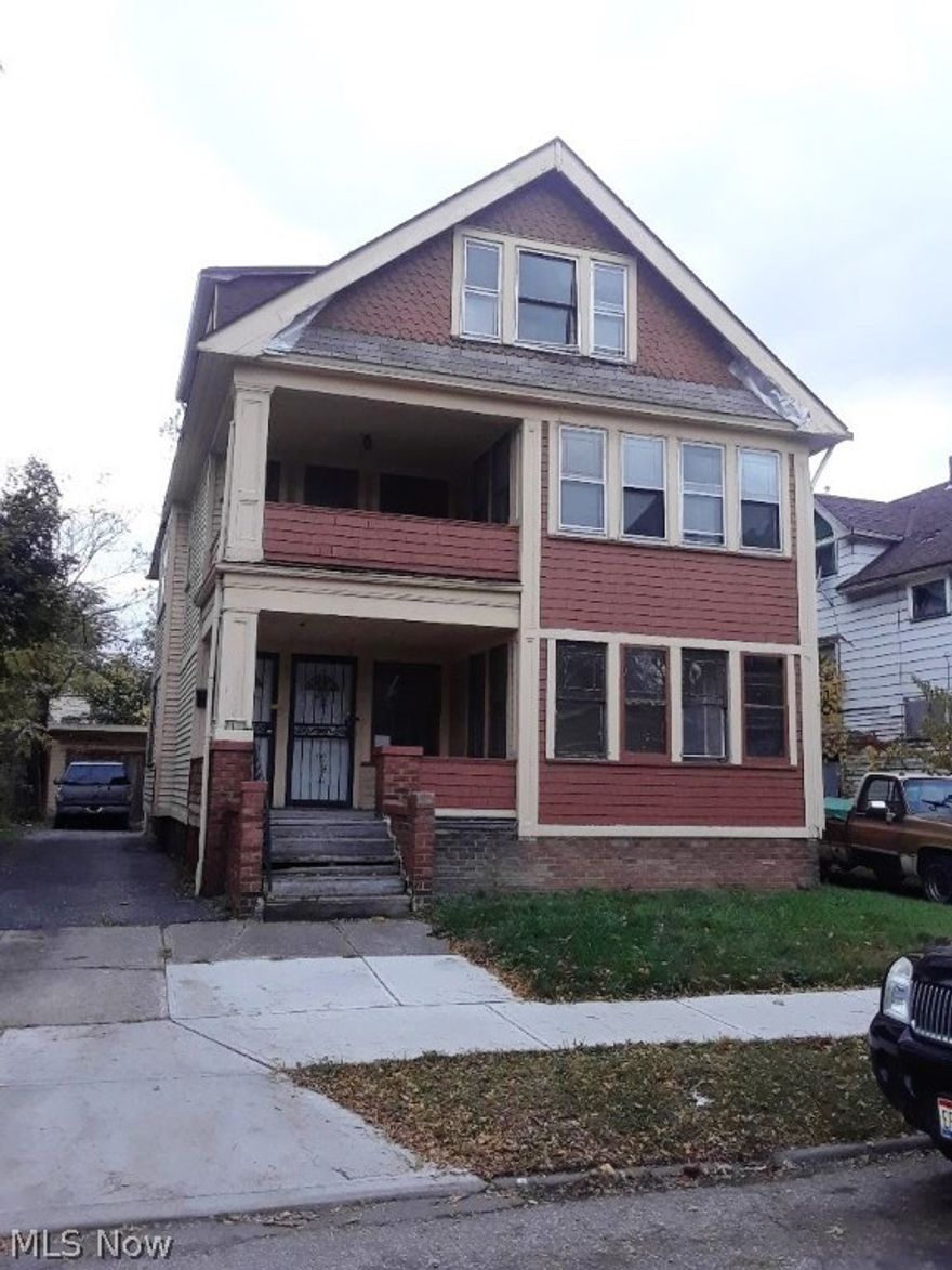 Great opportunity to buy this colonial style 2 unit home located in Cleveland, OH and sitting on a .11 acre lot (40x120) with a detached 2 car garage. In
total, the interior has 2594 sq. ft. with 5 bedrooms and 3 bathrooms plus a full basement.