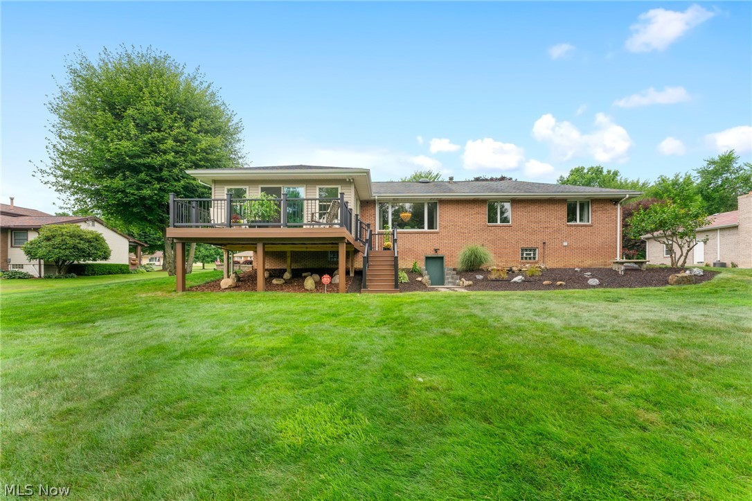 365 Sunset Drive, Brookfield, Ohio image 3