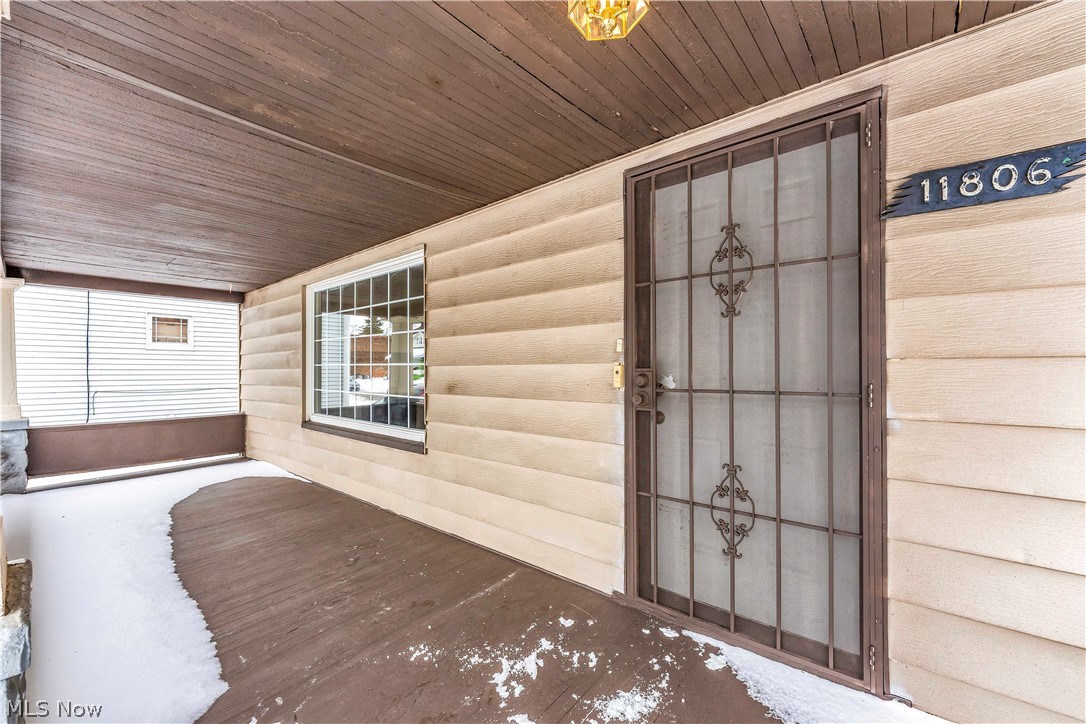 11806 Farringdon Avenue