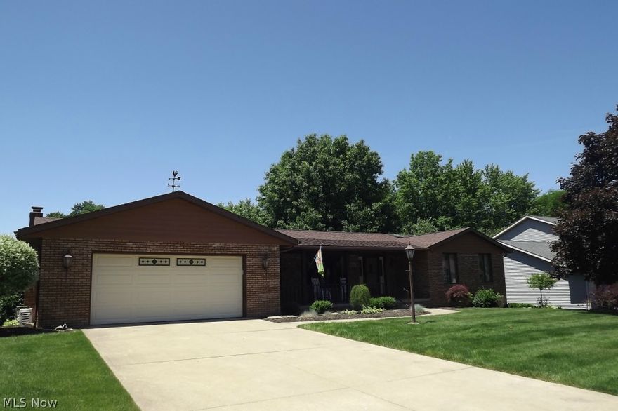 What a great find.  Second owner and built by Kauth.  2000 sq. ft. of wonderful  living space.   Open plan with vault across entire kitchen and great room with loads of natural lighting. Wood burning fireplace with 2 full baths and 1/2 guest bath and complete area for entertaining.  Meticulously maintained and completely ready for it's new owners. A wonderful home with loads of living space and shows beautifully.  All appliances to remain and custom window treatments.   Come in enjoy the covered deck on these warm summer nights.  With a super location only moments to the freeway, restaurants and shopping. AGENT OWNED