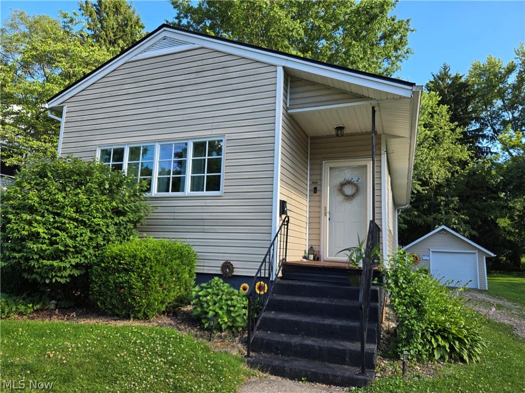 Photo of 122 E Central Avenue, Ravenna, OH 44266 (MLS # 5222088)