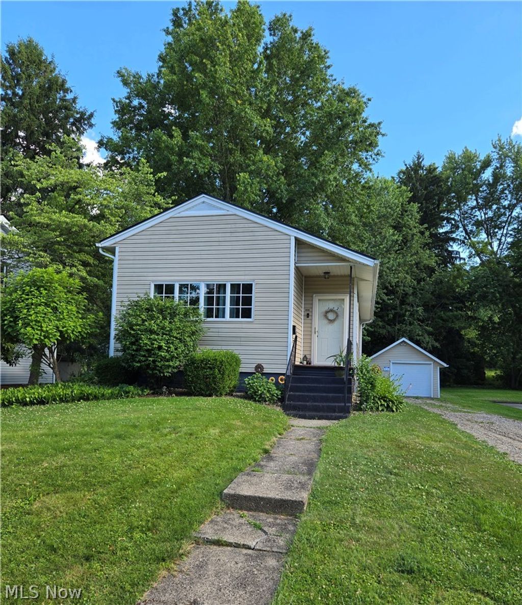 Photo of 122 E Central Avenue, Ravenna, OH 44266 (MLS # 5222088)