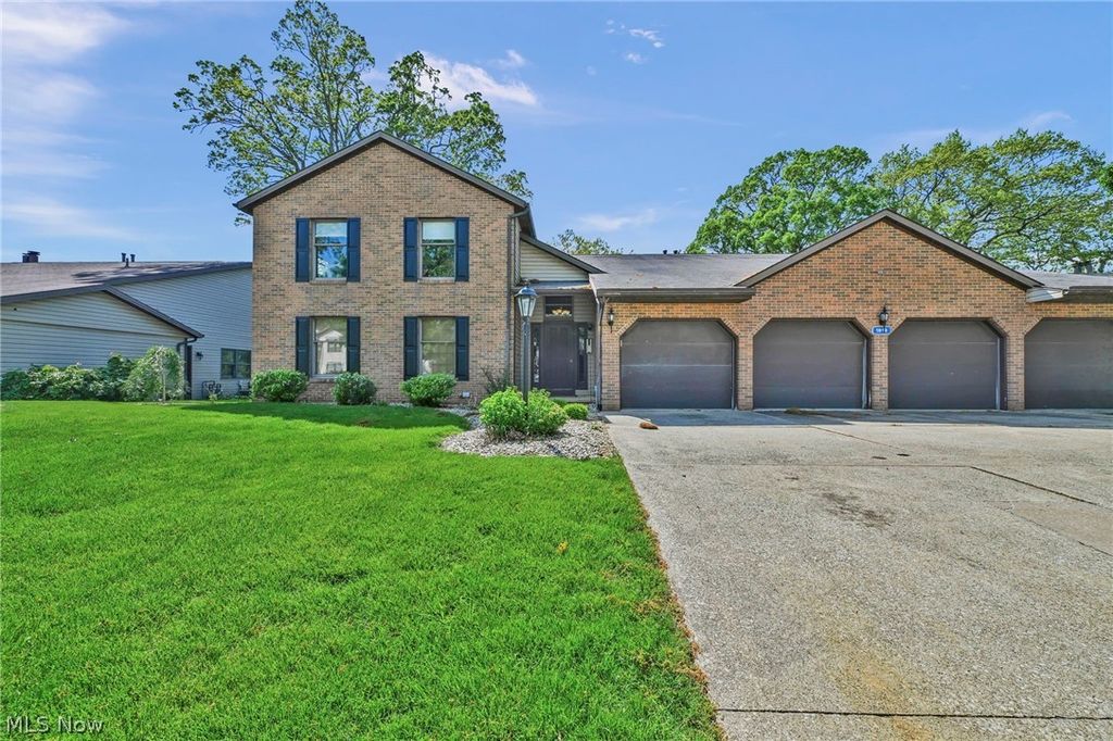 Photo of 1819 Harbour Circle NW, Canton, OH 44708 (MLS # 5212186)