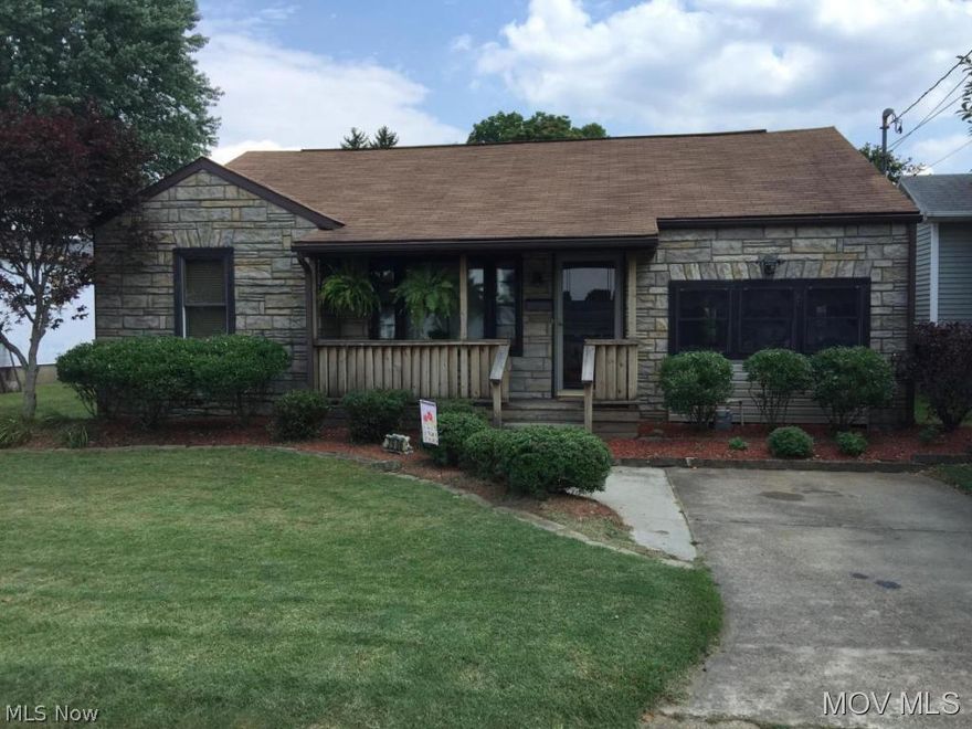 Charming 3 bedroom 2 bath home located in vienna is a must see. This home fts. a large walk in closet in the master bedroom, family room, laundry/mudroom and alley access.  Elem: Vienna Elementary School  Elem/Bus: N  JrHigh: Jackson Jr. High School  JrHigh/Bus: N  High: Petersburg High School  High/Bus: Y  Fire: VOL  Police: CTY  PossFreeGas: N  ;SQFT=Fin L1:1522, Fin Above:1522, Fin Total:1522, Unfin Above:0;GAR= 2 Car Carport;PRKG= Off Street