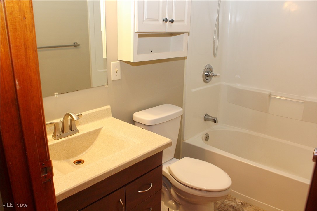 3845 Hightree Avenue, Warren, Ohio image 24