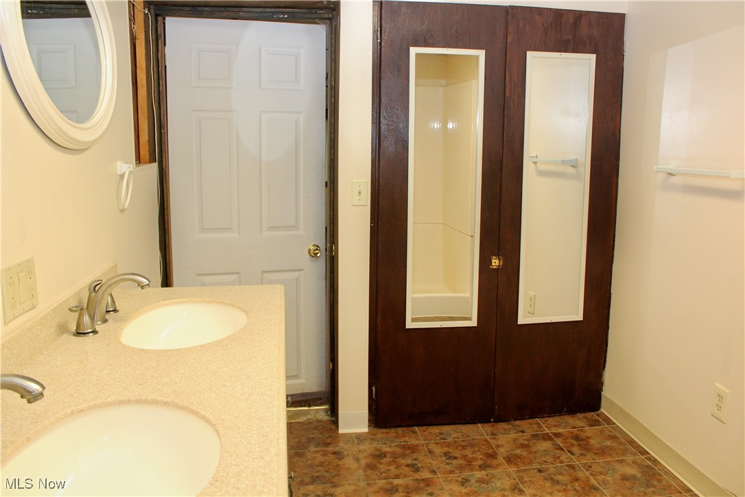 3845 Hightree Avenue, Warren, Ohio image 34