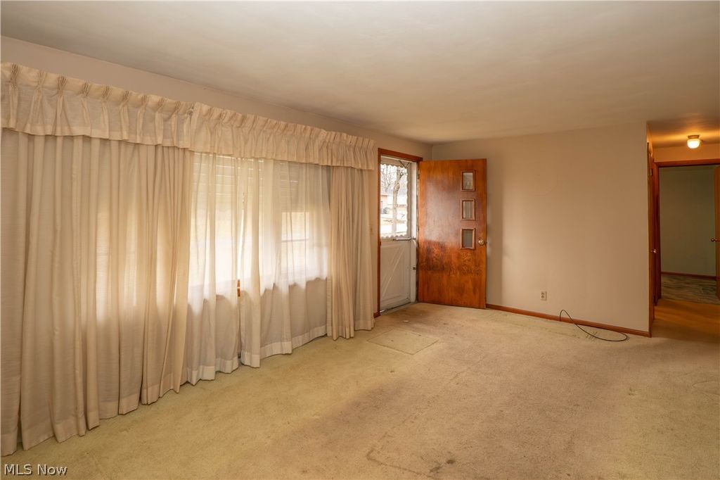 Photo of 320 Elizabeth Avenue SW, Massillon, OH 44646 (MLS # 5190088)