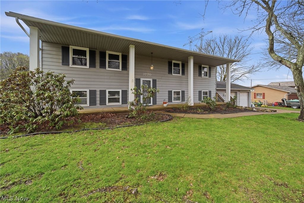 Photo of 3770 Dotwood Street NW, North Canton, OH 44720 (MLS # 5198393)