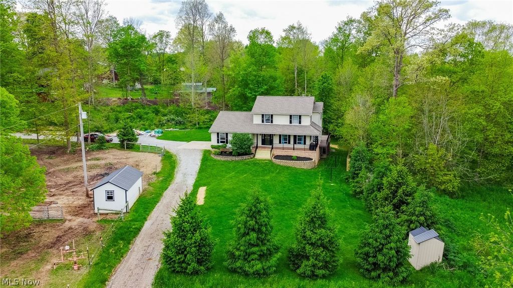 Photo of 15157 Wynncrest Street SW, Navarre, OH 44662 (MLS # 5209230)