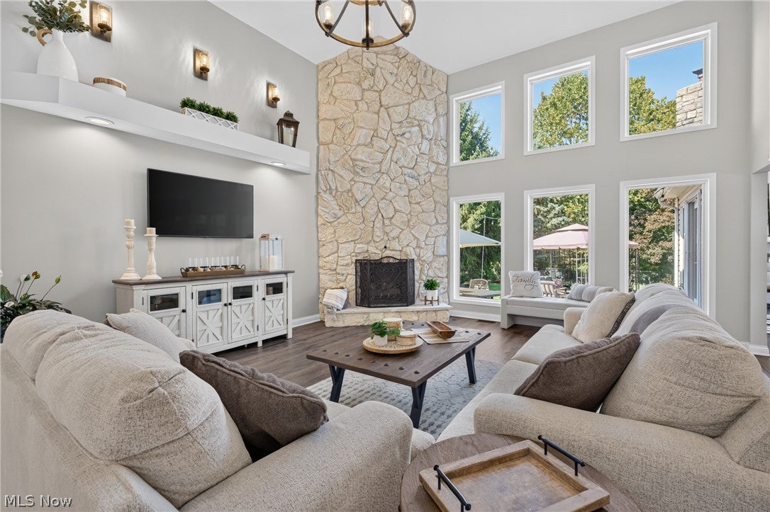 5609 Hawthorne Drive