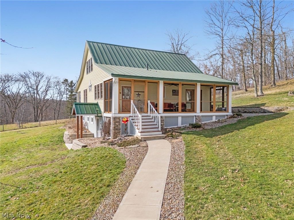 Photo of 2210 Scroll Road SW, Carrollton, OH 44615 (MLS # 5191836)