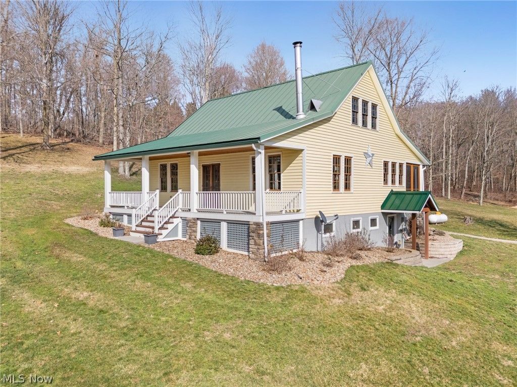 Photo of 2210 Scroll Road SW, Carrollton, OH 44615 (MLS # 5191836)