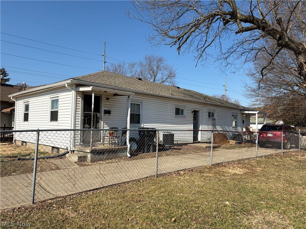 Photo of 1813 Ridge Avenue, Zanesville, OH 43701 (MLS # 5191359)
