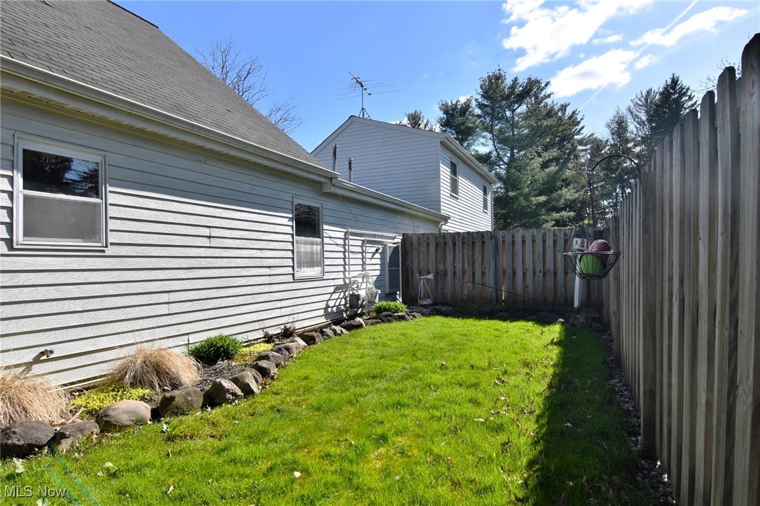 8766 Eastbrook Circle, Chagrin Falls, Ohio image 22