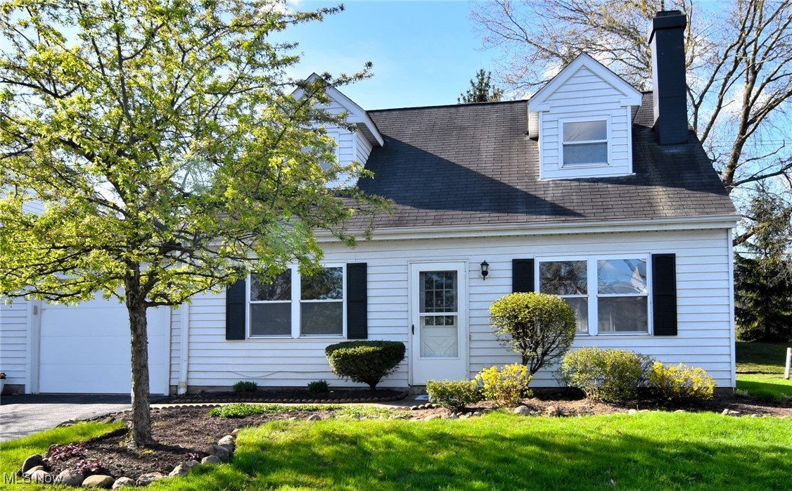 8766 Eastbrook Circle, Chagrin Falls, Ohio image 2