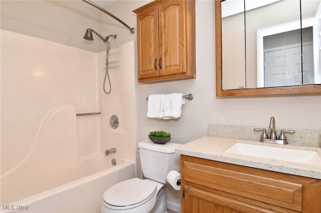 8766 Eastbrook Circle, Chagrin Falls, Ohio image 11