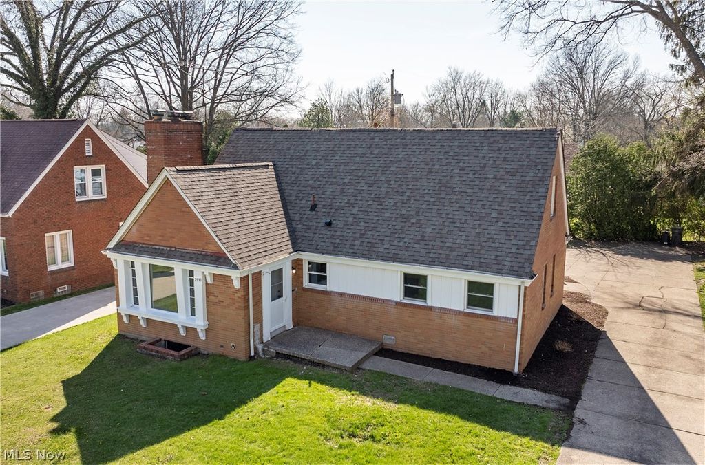 Photo of 3530 Glenmere Drive, Youngstown, OH 44511 (MLS # 5200472)