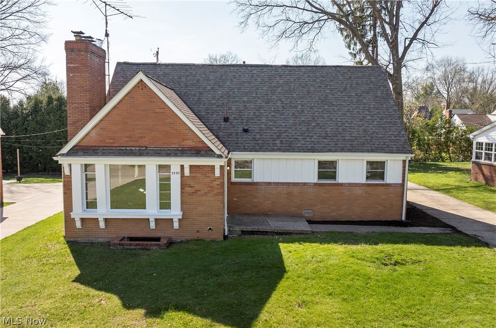 Photo of 3530 Glenmere Drive, Youngstown, OH 44511 (MLS # 5200472)