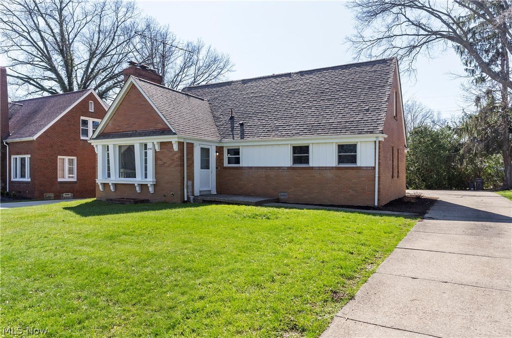 Photo of 3530 Glenmere Drive, Youngstown, OH 44511 (MLS # 5200472)