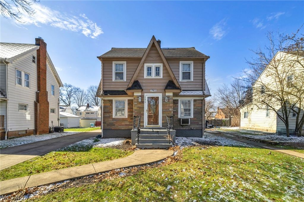 Photo of 17913 Flamingo Avenue, Cleveland, OH 44135 (MLS # 5202996)