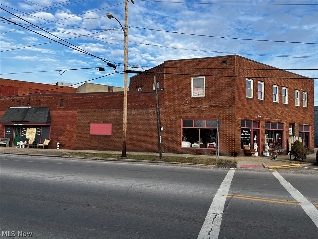 Village/Navarre - Commercial Sale