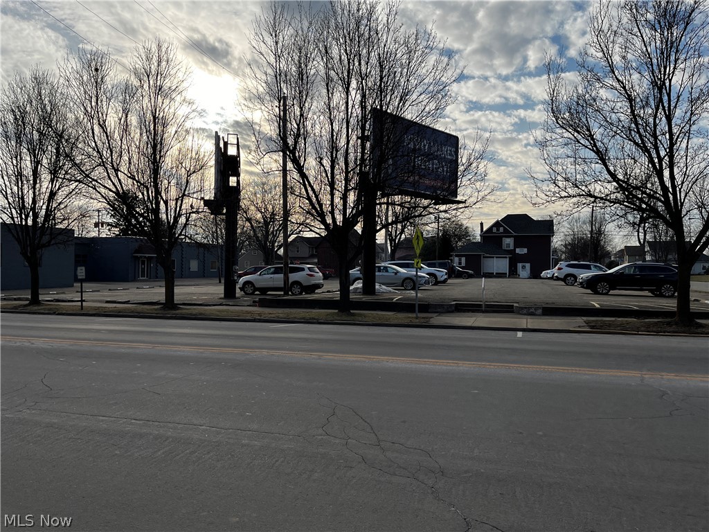 Village/Navarre - Commercial Sale