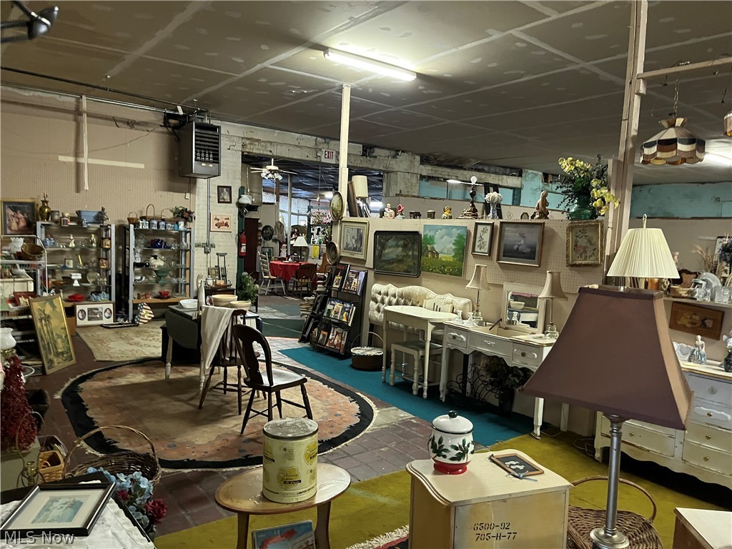 Village/Navarre - Commercial Sale