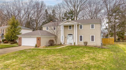 Homes For Sale - 25684 Hidden Acres Drive<br/> Westlake, OH 44145