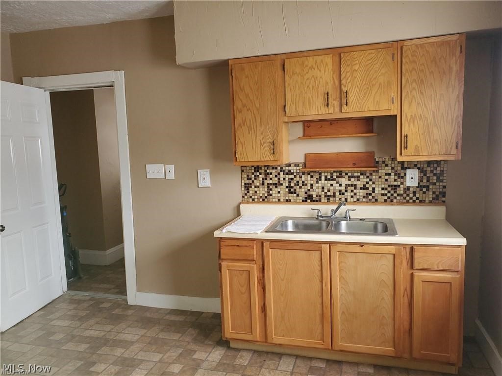 L A Kellys 02 - Residential Lease