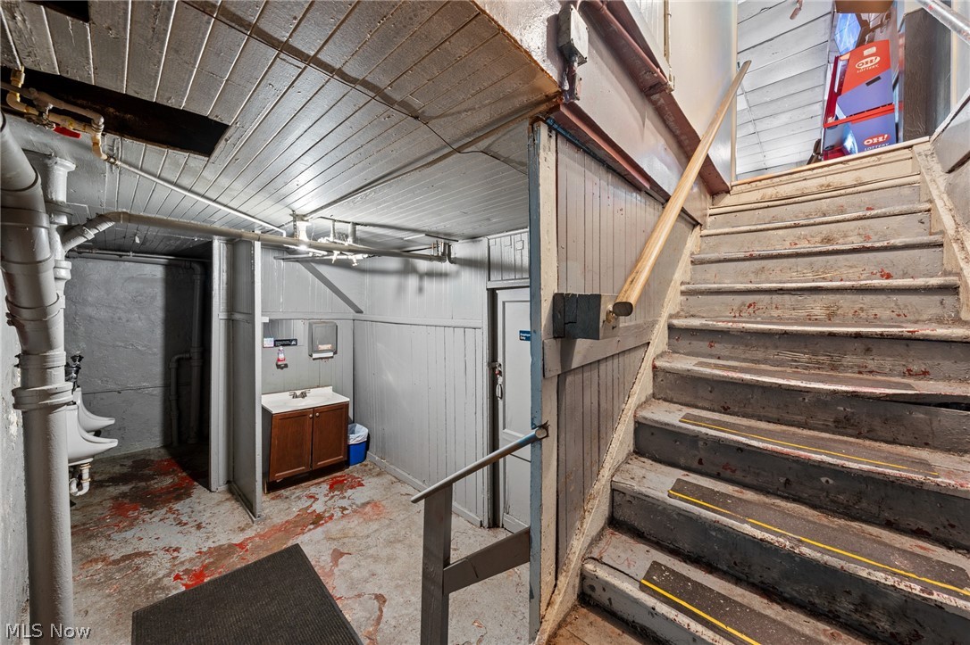 Hubbard Cooke Trustees - Commercial Sale
