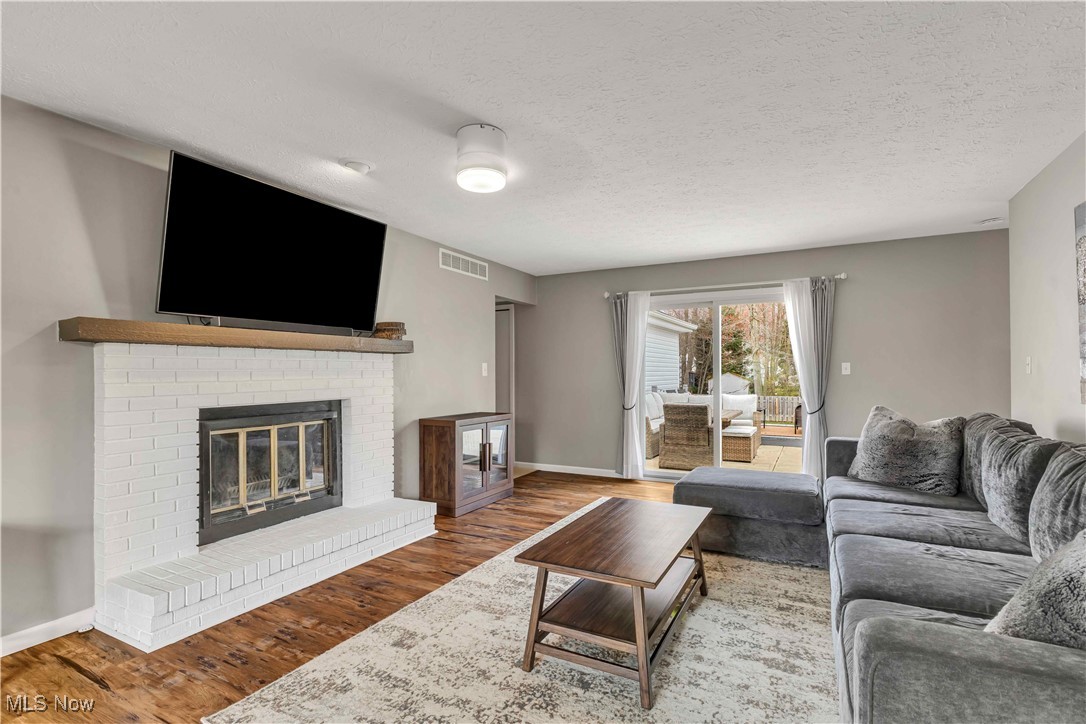 20208 Sandalwood Lane, Strongsville, Ohio image 3
