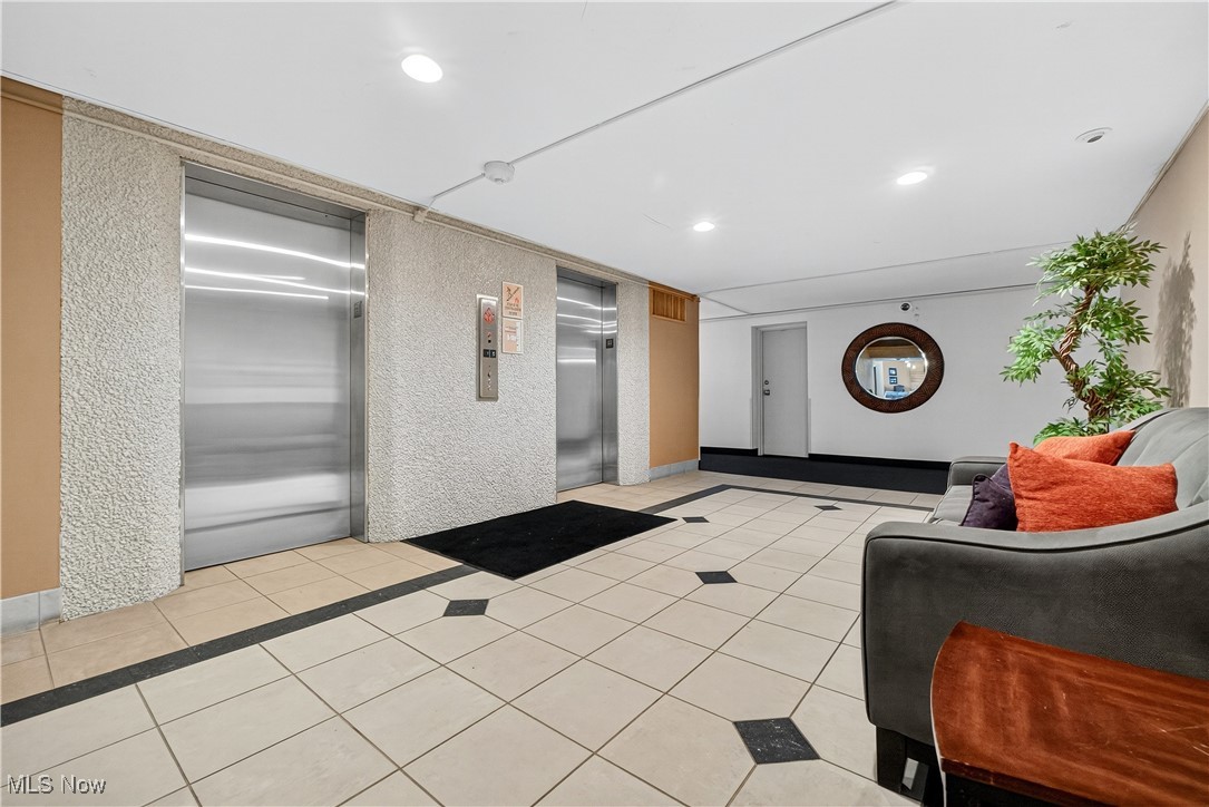 Hilroc Condos - Residential