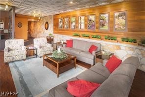 Hilroc Condos - Residential